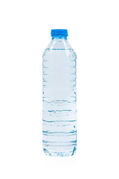 Su şişesi beyaz arka planda izole.