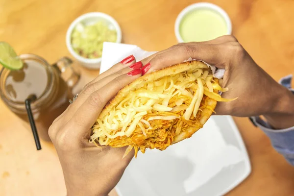 Venezuela tipik yiyecekler, arepa, 