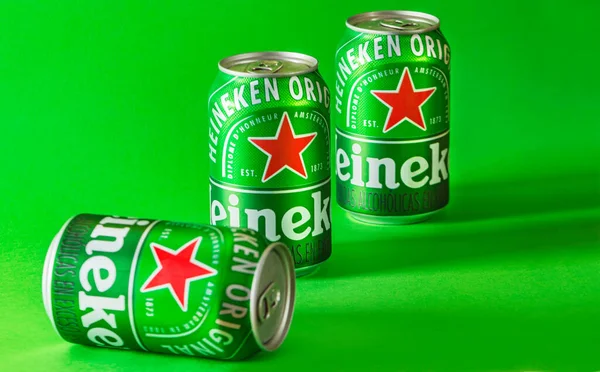 Lima Peru Srpna 2020 Heineken Pivo Může Zelené Pozadí Heineken — Stock fotografie