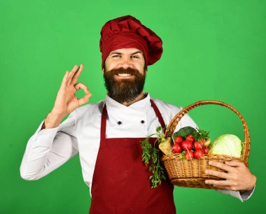 Vejetaryen diyet kavramı. Lahana, turp, brokoli ve havuç Şef tutar