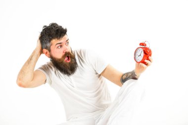 Sakallı ve bıyıklı hippi uyuyakalmış..