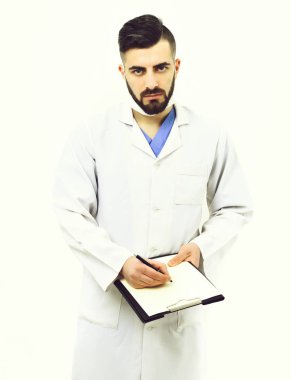 Tedavi ve ambulans hizmetleri kavramı. Adam ciddi bir yüz ile