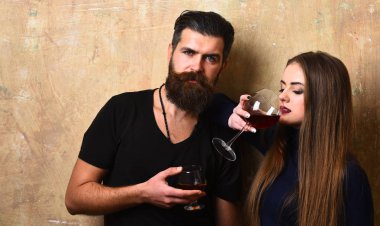 Birkaç aşk tarihte alkol gözlüklü