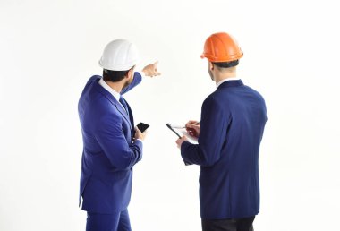 Ana mühendis ve bina surveyor arkadan görünüm. Site