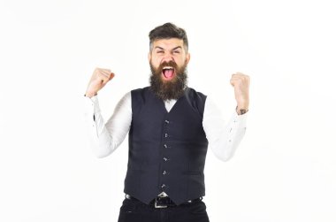 Bağırarak ve zaferini kutluyor acımasız adam.