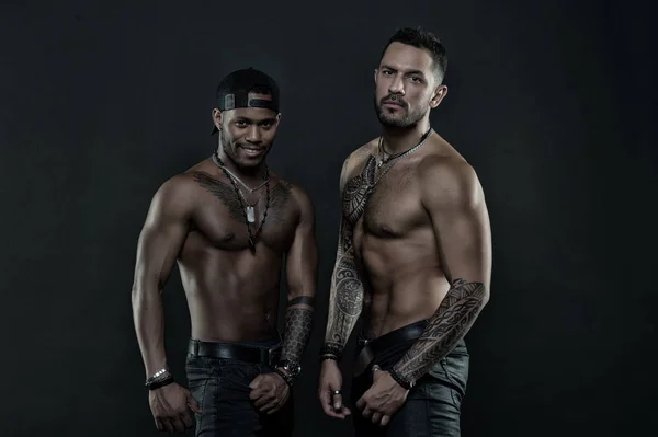 Desportistas Com Peito Barriga Musculados Africano Hispânico Homens Com Sexy — Fotografia de Stock