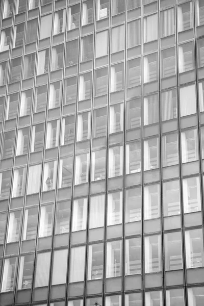 オフィス フランスの外装のガラス窓のファサードの壁背景を灰色します デザインのコンセプト ビジネス 都市環境 — ストック写真