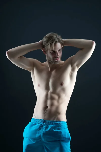 Sportler Mit Sexy Oberkörper Und Brust Sportler Mit Durchtrainiertem Körper — Stockfoto