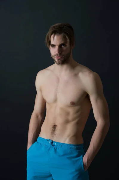 Mann Mit Sixpack Und Bauchmuskeln Sportler Mit Sexy Oberkörper Und — Stockfoto
