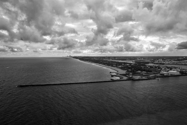 Voorland Blauwe Zee Oceaan Water Bewolkte Hemelachtergrond Fort Lauderdale Verenigde — Stockfoto