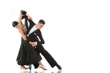 balo salonu dans çift beyaz arka plan üzerinde izole bir dans poz. Walz, tango dans balo salonu şehvetli profesyonel dansçılar