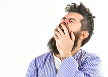 Sakal ve bıyık dağınık saçlı hippi