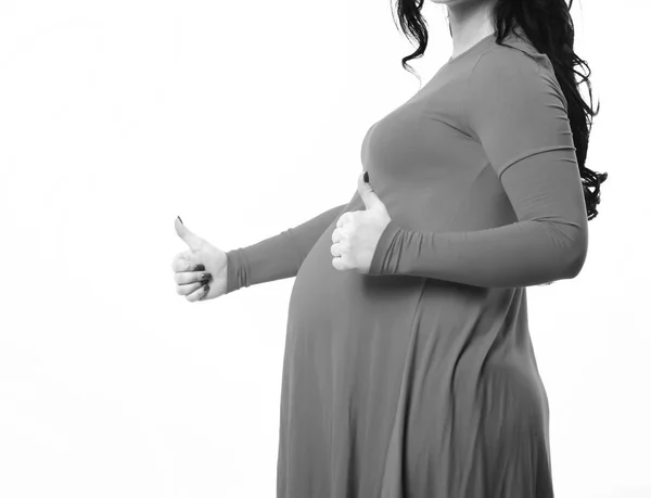 임신 한 여성의 손이 멋있어 보이는 모습 — 스톡 사진