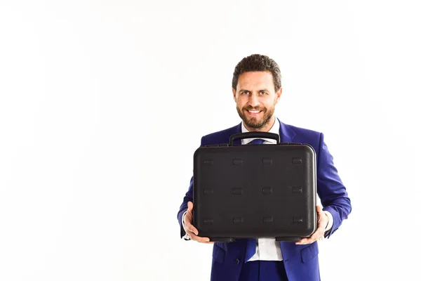 Mann im Anzug oder Geschäftsmann mit lächelndem Gesicht hält Aktentasche — Stockfoto