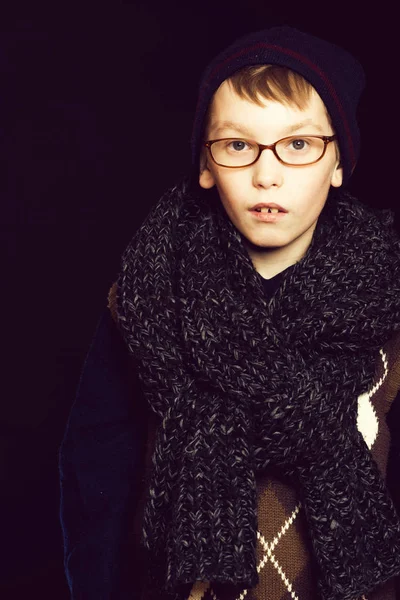 Petit garçon nerd dans des lunettes — Photo