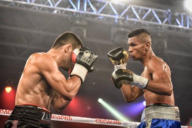 Kiev, Ukrayna - 16 Eylül 2017: Sparta boks Haritayı dahil altı sıralaması mücadele. Milli Güvenlik'Olimpiyskiy, Kiev, Ukrayna sıralaması için kavga sırasında halka tanımlanamayan bir boksörler