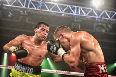 Kiev, Ukrayna - 16 Eylül 2017: Sparta boks Haritayı dahil altı sıralaması mücadele. Milli Güvenlik'Olimpiyskiy, Kiev, Ukrayna sıralaması için kavga sırasında halka tanımlanamayan bir boksörler