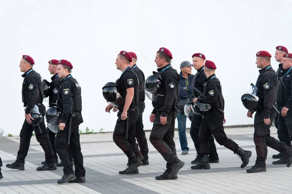 乌克兰基辅 2018年5月26日 警察安全在决赛的 Uefa 冠军之前在基辅乌克兰的国安局奥林匹克比赛在 皇马和利物浦之间 — 图库照片