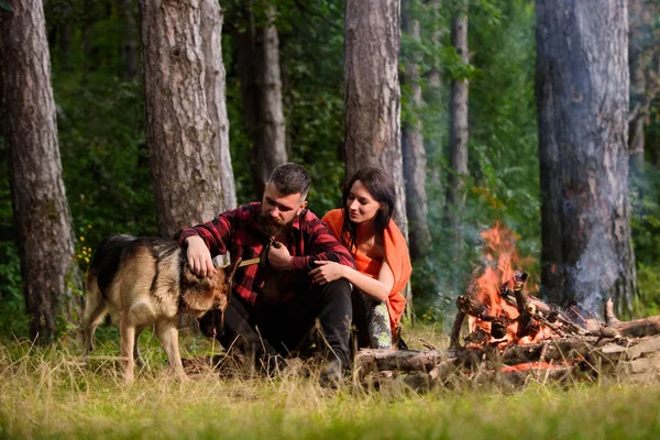 Man and woman traveling with dog at camp. — Stock Photo, Image