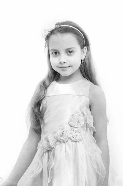 Rózsás ruhában elszigetelt fehér gyermek mosolya — Stock Fotó