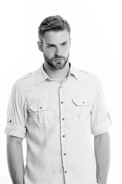 Man op kalme gezicht vol vertrouwen te poseren met de handen in de zakken, witte achtergrond. Man kijkt aantrekkelijk in casual linnen overhemd. Man met borstelharen draagt informele of formele shirt. Fashion concept — Stockfoto