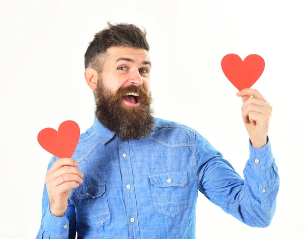 Conceito do dia dos namorados. Homem com barba com rosto feliz — Fotografia de Stock