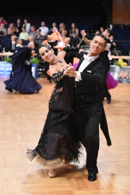 Alman Açık Şampiyonası 'nda Grand Slam Standart sırasında dans eden kimliği belirsiz bir çift.