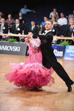 Alman Açık Şampiyonası 'nda Grand Slam Standart sırasında dans eden kimliği belirsiz bir çift.