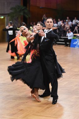 Alman Açık Şampiyonası 'nda Grand Slam Standart sırasında dans eden kimliği belirsiz bir çift.