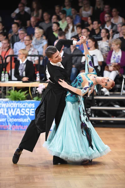 Unbekanntes Tanzpaar in Tanzpose bei Grand-Slam-Turnier bei German Open — Stockfoto