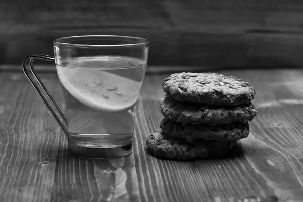 Tea and biscuits. Traditional snack for tea time. Drink and homemade goods — Stock Photo, Image