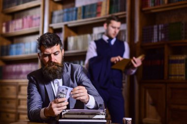 Yazma ve ücretleri kavramı. Yazar ya da katı yüz ile yazar