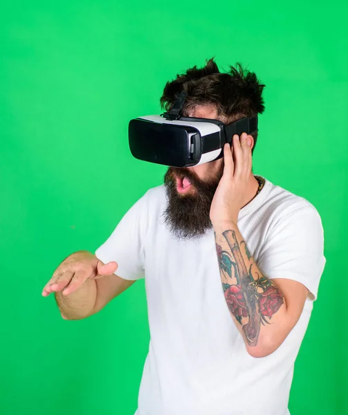 DJ with trendy beard and tattoo working on new show, music and creativity concept. Man with stylish beard mixing tracks on virtual turntable. Bearded man in VR headset isolated on green background — Stock Photo, Image