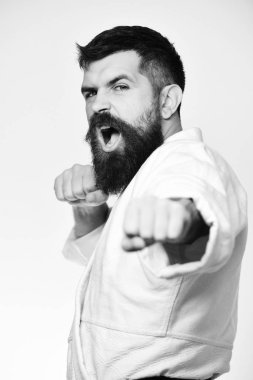 Jiu Jitsu ustası saldırı ya da savunma pozisyonu üzerinde çalışıyor.