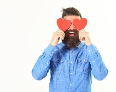 Hipster aşık, yüzü gülen ile kutlamak Sevgililer günü,