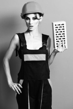 Çok tatlı seksi müteahhit kız.