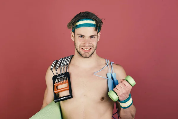 Atleta con la cara sonriente funcionando. Tipo con cabeza — Foto de Stock