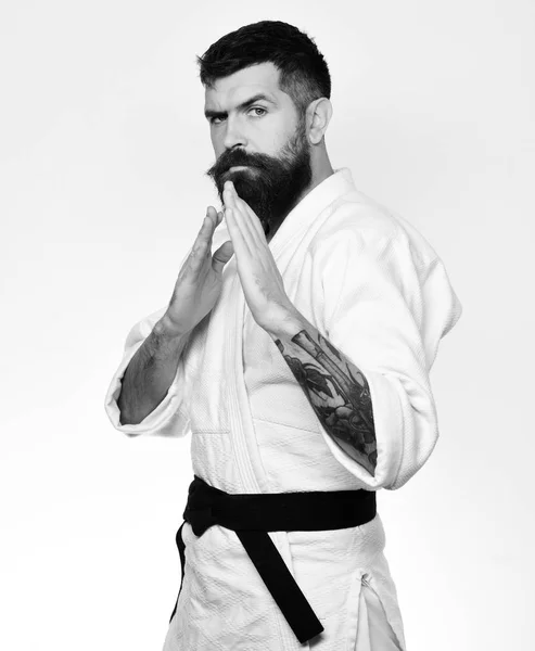 Maestro Taekwondo con prácticas de cinturón negro ataque o defensa —  Fotos de Stock