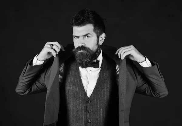 Uma pessoa brutal. Diretor ou empresário com barba elegante e bigode . — Fotografia de Stock