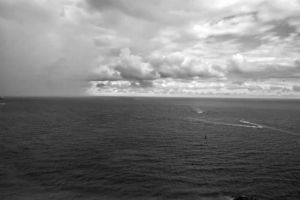 Ciel pluvieux avec nuages sur la mer bleue aux Etats-Unis — Photo