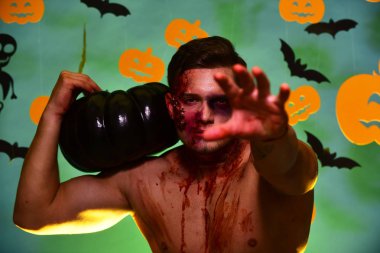 Maço gövde, kabak ve yarasalar süslemeleri ile. Hediye ver yoksa karışmam