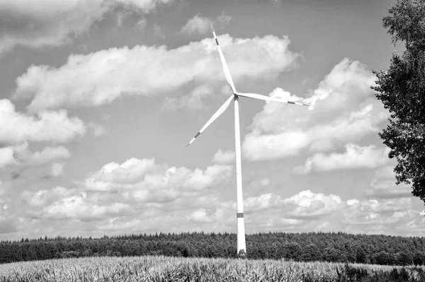 Turbine on field on cloudy blue sky — Stock Photo, Image