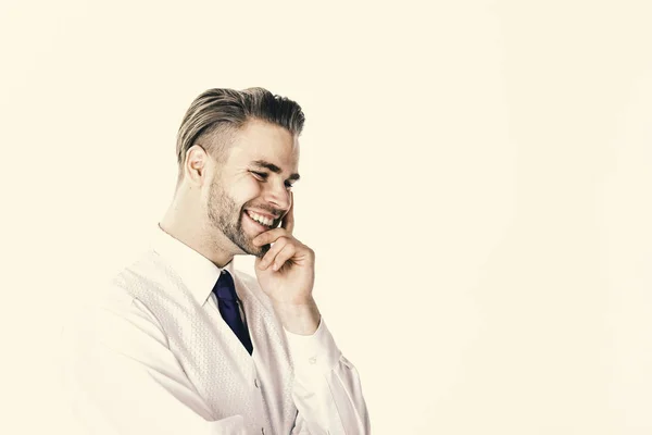 Concetto di abbigliamento business. Uomo d'affari con volto sorridente indossa vestiti classici, spazio copia . — Foto Stock