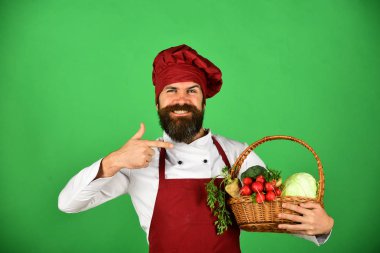 Vejetaryen restoran kavramı. Mutlu yüz ile pişirmek