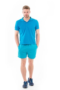 Aktif Giyim ve spor ayakkabı beyaz izole adam. Sporcu tam uzunluğu. Zinde ve kendinden emin. Spor moda ve stil. Eğitim ve egzersiz etkinlik. Sağlıklı yaşam için kişisel antrenör. Diyet.