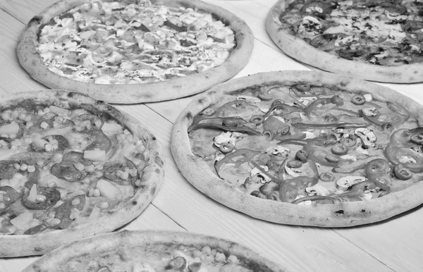 Different pizza set for menu. Pizza circles with meat, mushrooms, tomatoes and cheese — Stock Image Different pizza set for menu. Pizza circles with meat, mushrooms, tomatoes and cheese Stock Image