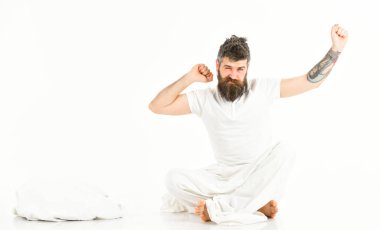 Esneme ve germe adam yerde uyanma.