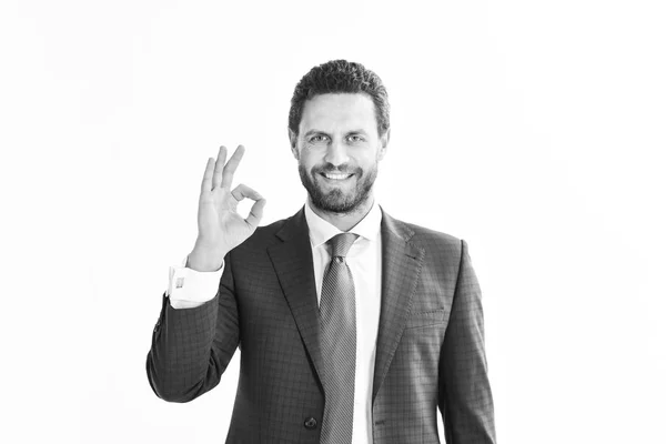 Concepto de negocio y éxito. Hombre con expresión feliz viste traje clásico . — Foto de Stock