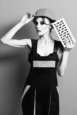 Çok tatlı seksi müteahhit kız.