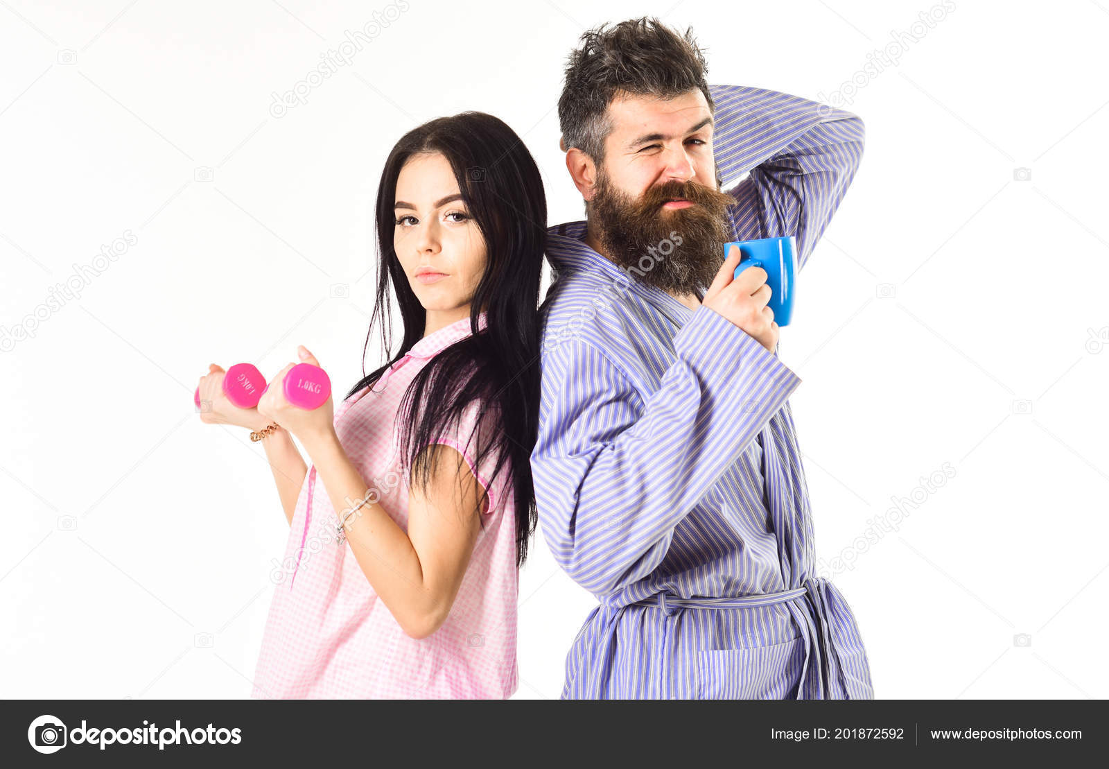 Casal Apaixonado No Pijama Roupao De Banho De Costas Para Tras Conceito De Energia Matinal Menina